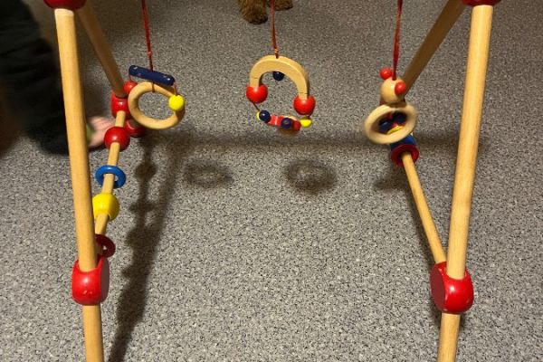 Spielbogen aus Holz zu verkaufen