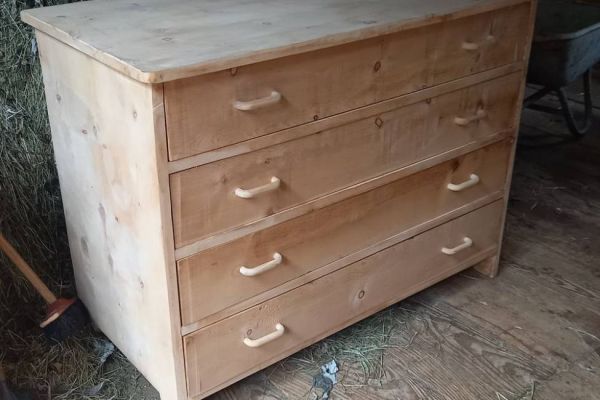 Komode in Zirbenholz