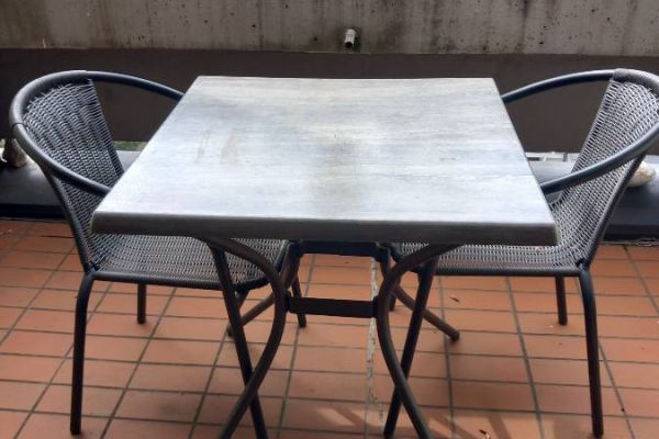 Balkontisch + 2 Stühle