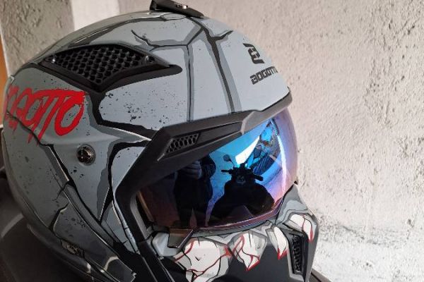 Motorradhelm