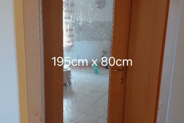 Verschiedene Türen günstig abzugeben. Sehr guter Zustand