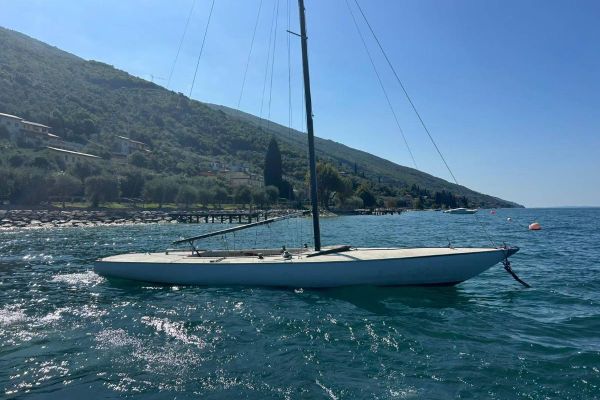 Segelboot TRIAS am Gardasee