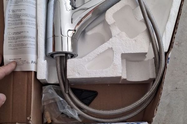 Wasserhahn und Bidetsifon