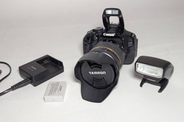 Canon EOS 600D + Tamron 17-50mm f/2.8 + Blitz