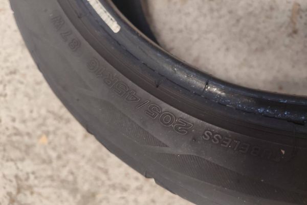 4 Sommerreifen ohne Felgen! 4 pneumatici per l'inverno senza cherchi!