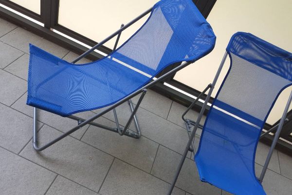 2 Liegestühle für Kinder.