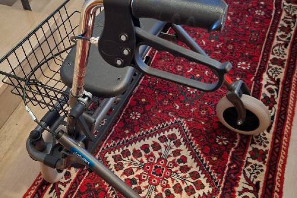Neuwertiger Rollator