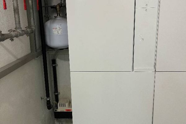 Gastherme Heizkessel Weishaupt mit 115 Liter Boiler