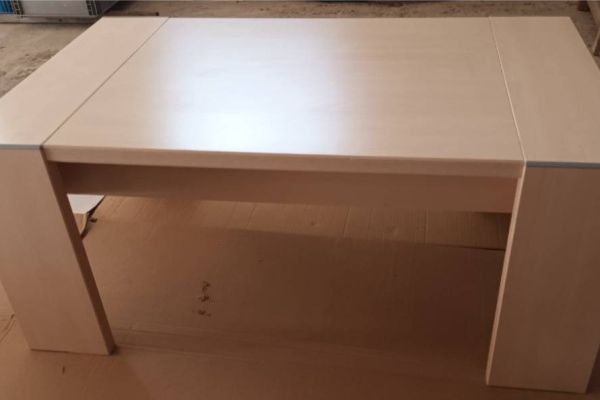 Neuwertiger  Couchtisch