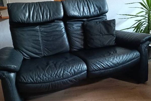 Schwarze Echtledercouch 2-Sitzer