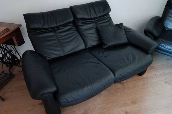 Schwarze Echtledercouch 2-Sitzer