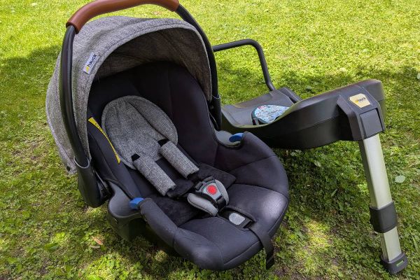 Hauck Babyschale Comfort Fix inkl. Isofix Base, Baby-Rückspiegel inkl.