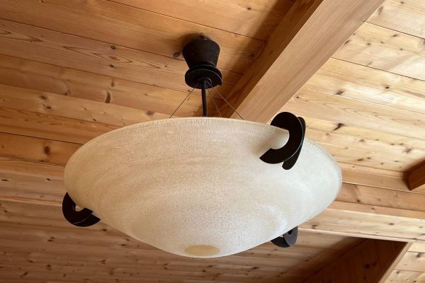 Decken und Tischlampen