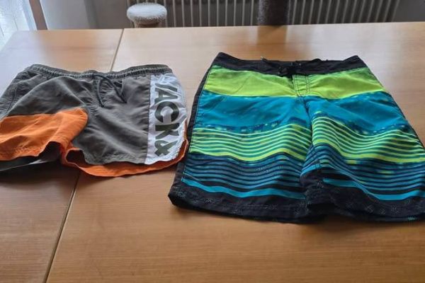 Schwimmhose für Junge gr siehe unten gr beide  zusammen