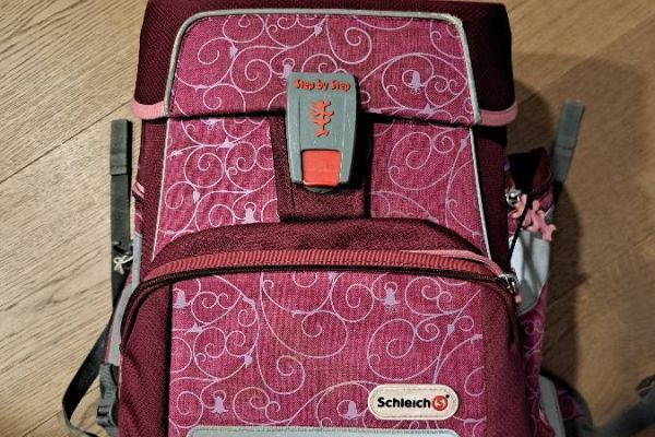 Verkaufe schöne Schleich Schultasche