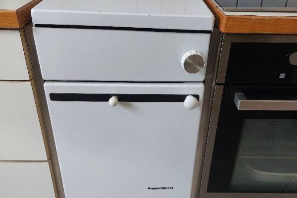 Kleiner alter Holzherd zu verschenken