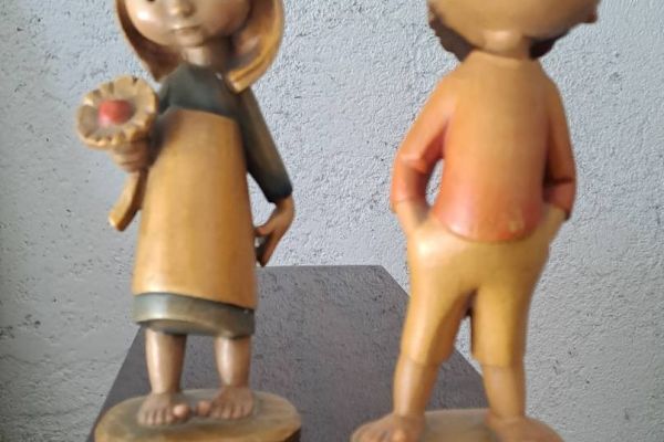 kleine alte Holzfiguren. antworte nur bei telefon danke
