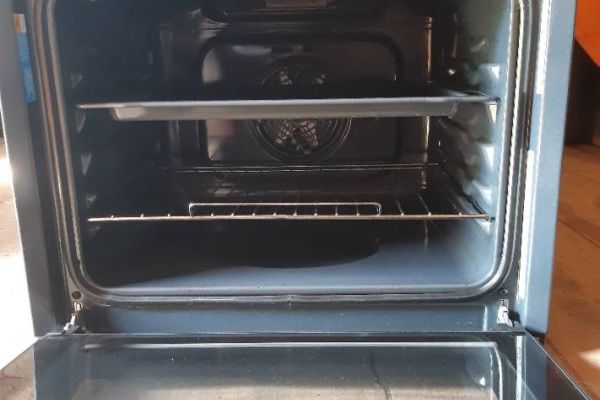 Indesit Backofen neuwertig