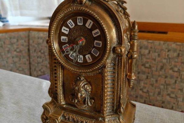 Antike Uhr