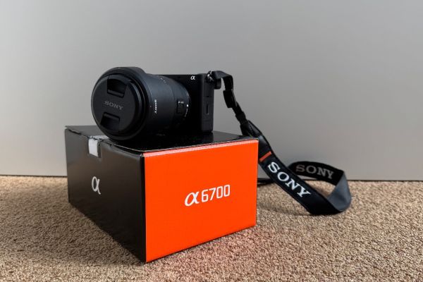 Sony Alpha 6700 + Kit Objektiv im Neuzustand!