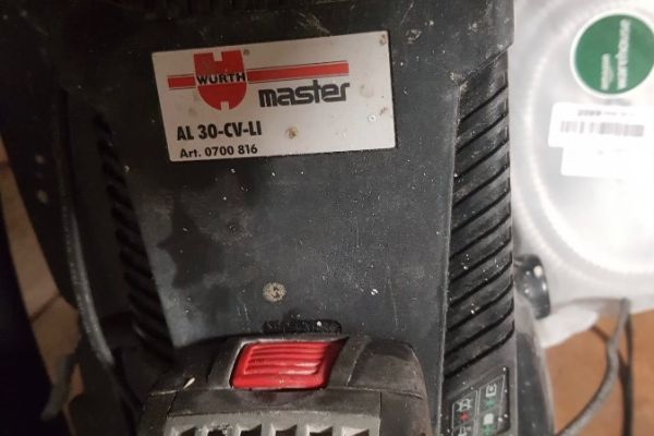 Batterieauflader Würth mit Batterie