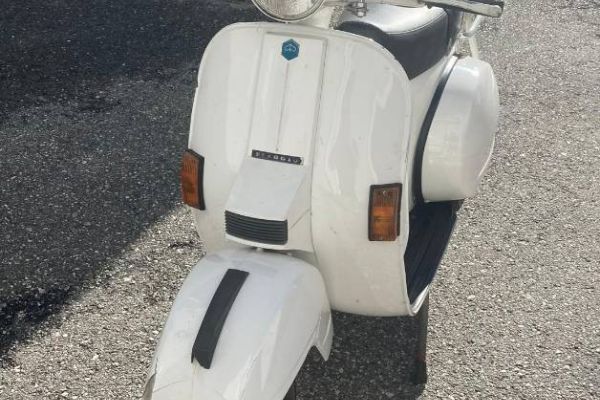Vespa Piaggio PX 15o E, weiß