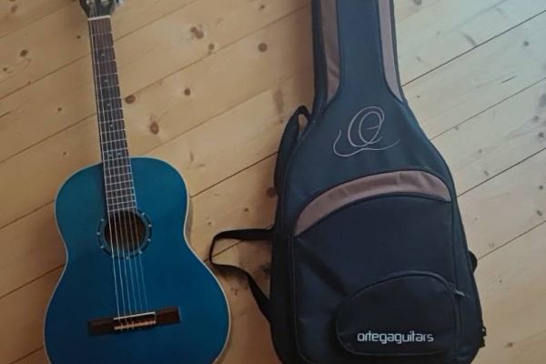 Ortega Gitarre + Tasche