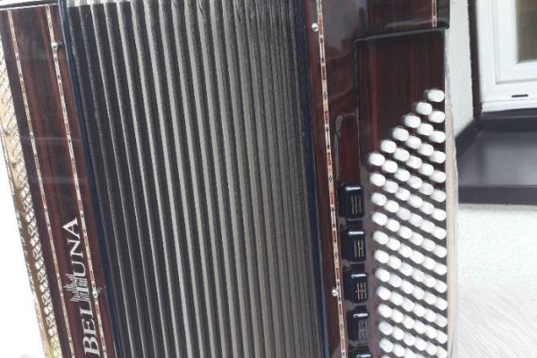 Ziehharmonika Beltuna (mit Koffer) zu verkaufen