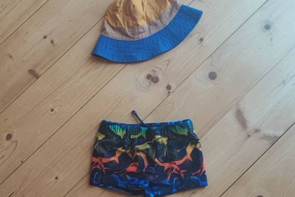 Badehose und Hut Gr. 110/116