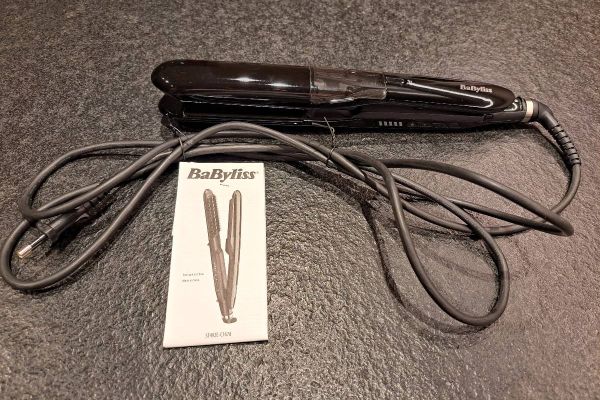 Verkaufe ein BaByliss Glätteisen in gebrauchtem, gepflegtem Zustand.