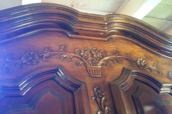 Schrank dunkel