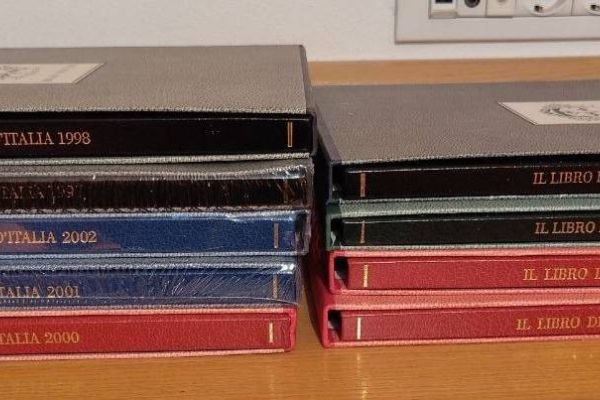 Briefmarkenalben "Il libro dei francobolli d'Italia" 90-00er Jahre