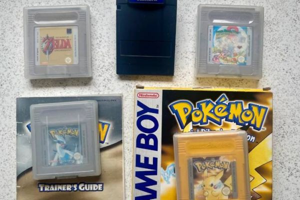 Game Boy Bundle/Lotto Pokémon Gelb und Silber, Zelda, Super Mario, Cam