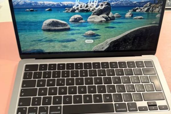  MacBook Air 13" M2 in Topzustand