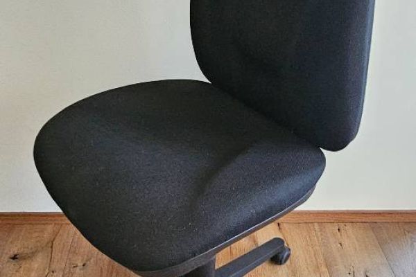 Wahre Gelegenheit !!! Neuwertiger BÜROSTUHL zum Schnäppchenpreis.