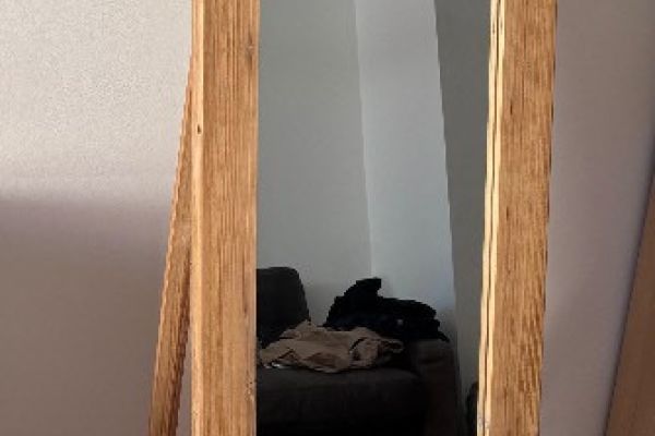 Spiegel mit Fuß