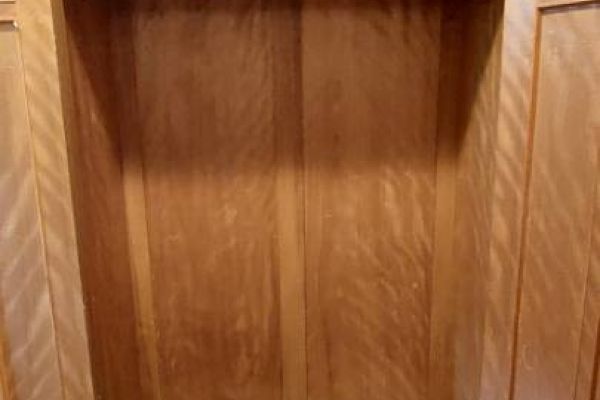Zweitüriger Jugendstil-Schrank