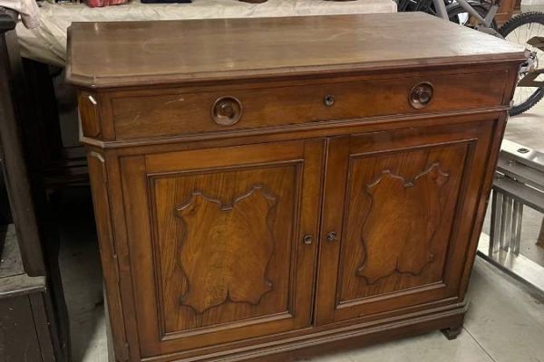 Geschirrschrank