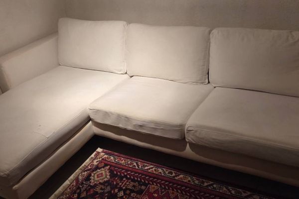 Weiße abziehbare Couch