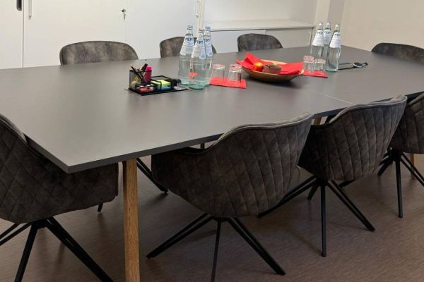 Tavolo riunioni / Besprechungtisch – 800 €