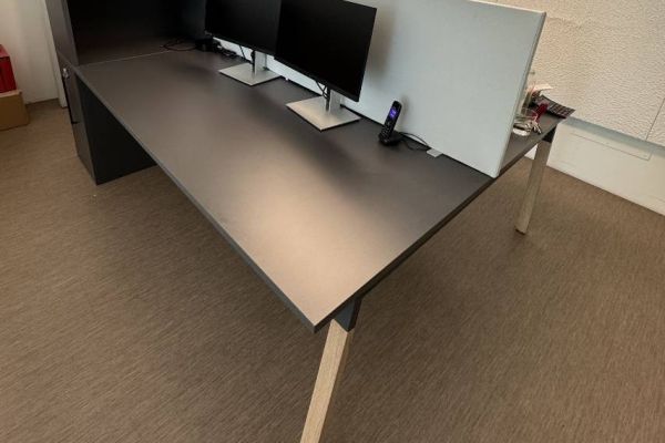 Scrivania Bench (doppia) con vano portaoggetti /Doppeltisch