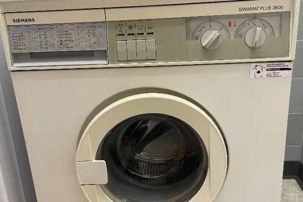Treue Waschmaschine abzugeben