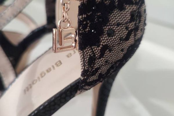 Plateau Pumps 37
