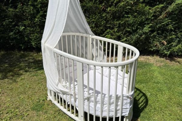 Stokke Sleepi Baby & Kinderbett in Weiß – Komplettset in gutem Zustand