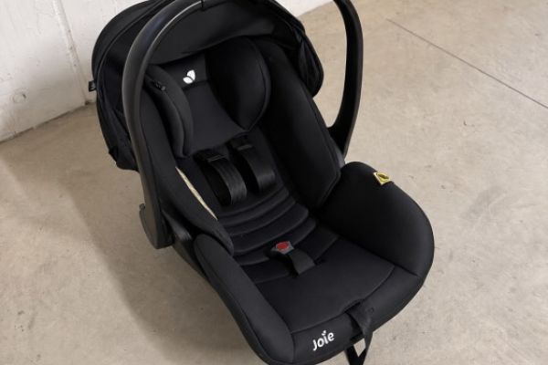 Autoschale Joie + ISOFIX-Basis