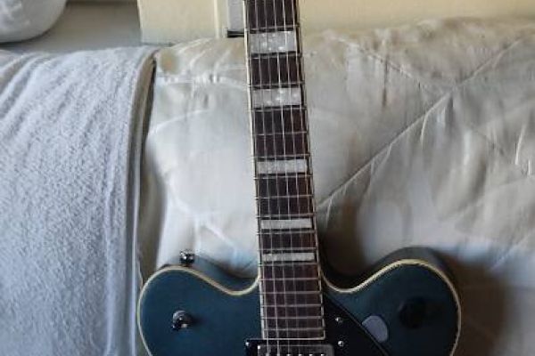 Gretsch halbakustische Gitarre mit Ampli (Akku)