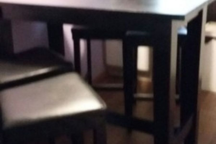 Tisch mit 4 Stùhlen ( plus einen Zusatzstuhl) - Bild 3