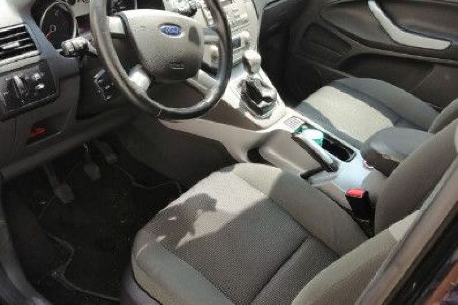 Verkaufe Ford Kuga in Schwarz, BJ 2011, 140 PS - Bild 4