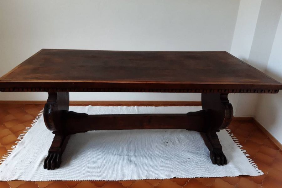 Tisch, groß, massiv, aus Holz - Bild 1