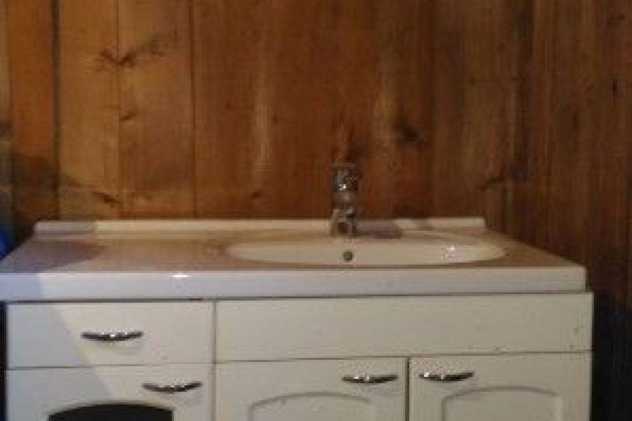 Waschbecken mit Armatur und Unterschrank - Bild 1